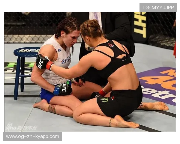 UFC女拳手双脚离地飞膝KO震撼瞬间，点燃格斗激情的巅峰对决