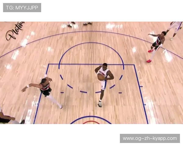 NBA篮筐被扣歪，裁判暂停比赛维修