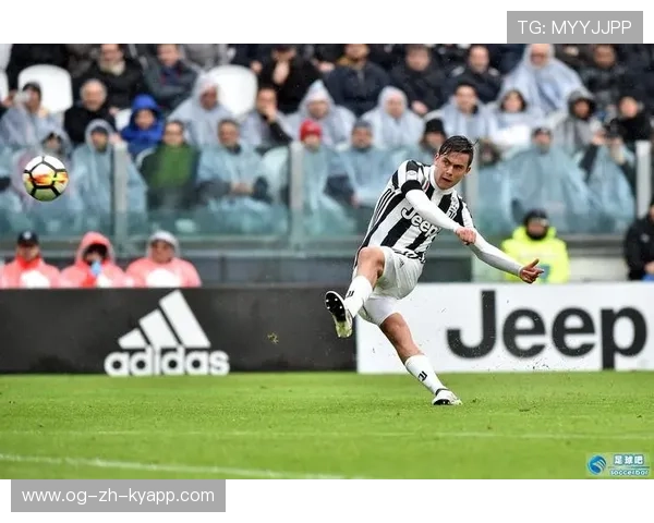 尤文图斯弗拉霍维奇左脚劲射，皮球直挂上角——见证意大利足球的奇迹时刻